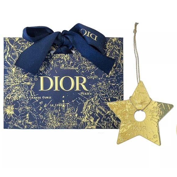 Host pick  🔥 Dior  charm 🔥 - Picture 1 of 12